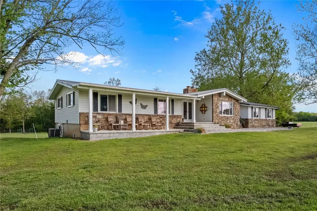 21198 Highway 244, Siloam Springs