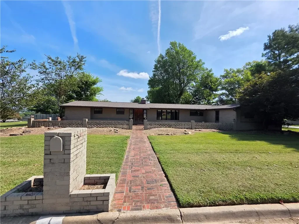 1 Meadow Lark Lane, Harrison