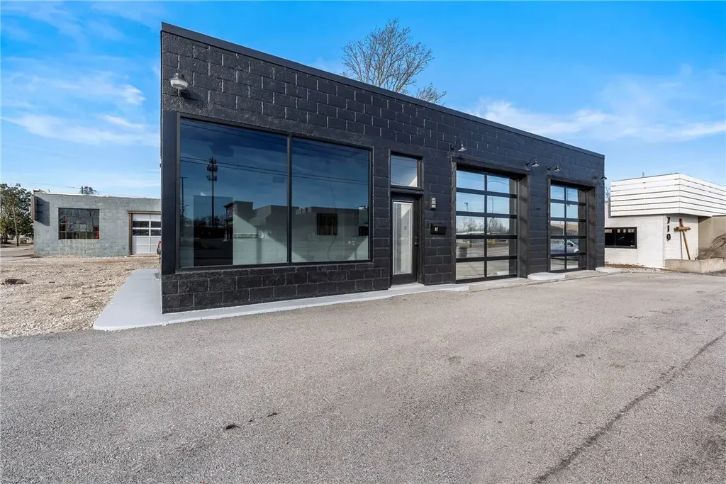 702 N 2nd Street, Rogers