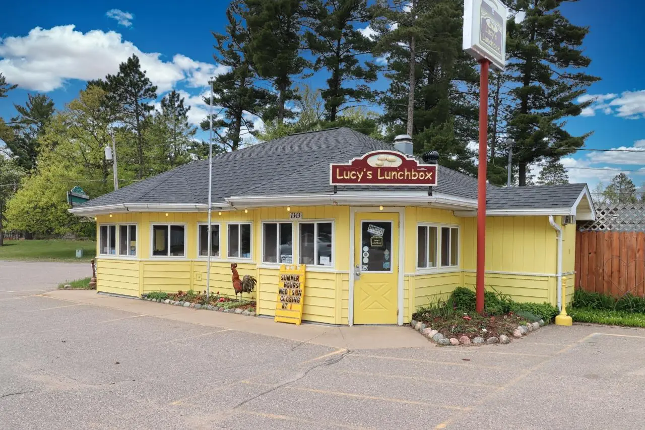 1343 Wall St E, Eagle River