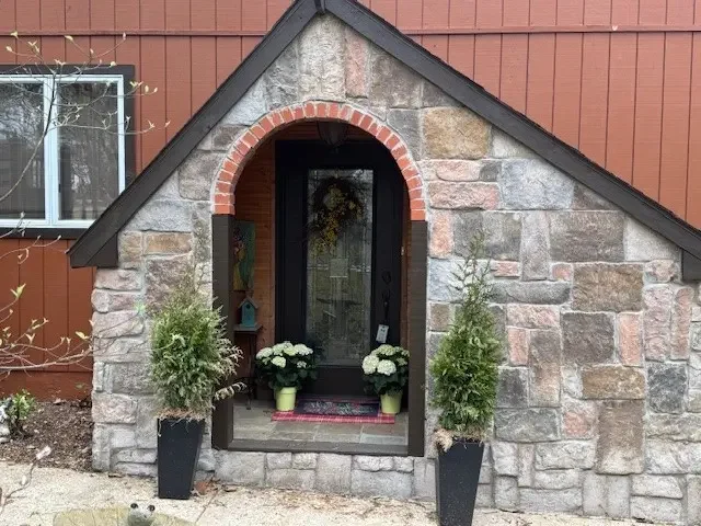 2104 Surrey Lane, Harrison