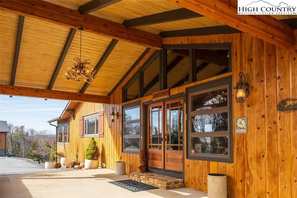 186 Woodcrest Road, Glade Valley