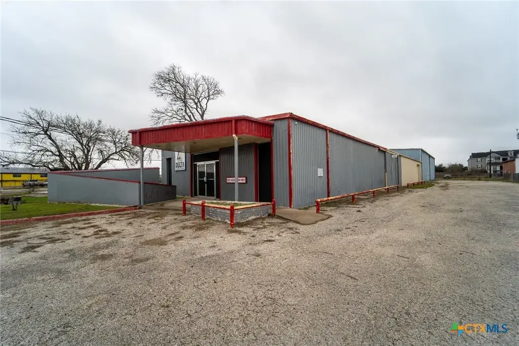3011 Houston Highway, Victoria