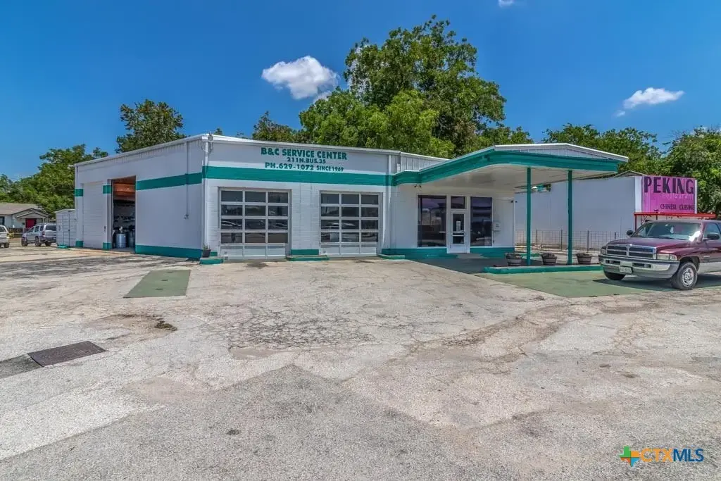 211 N Business Ih 35, New Braunfels