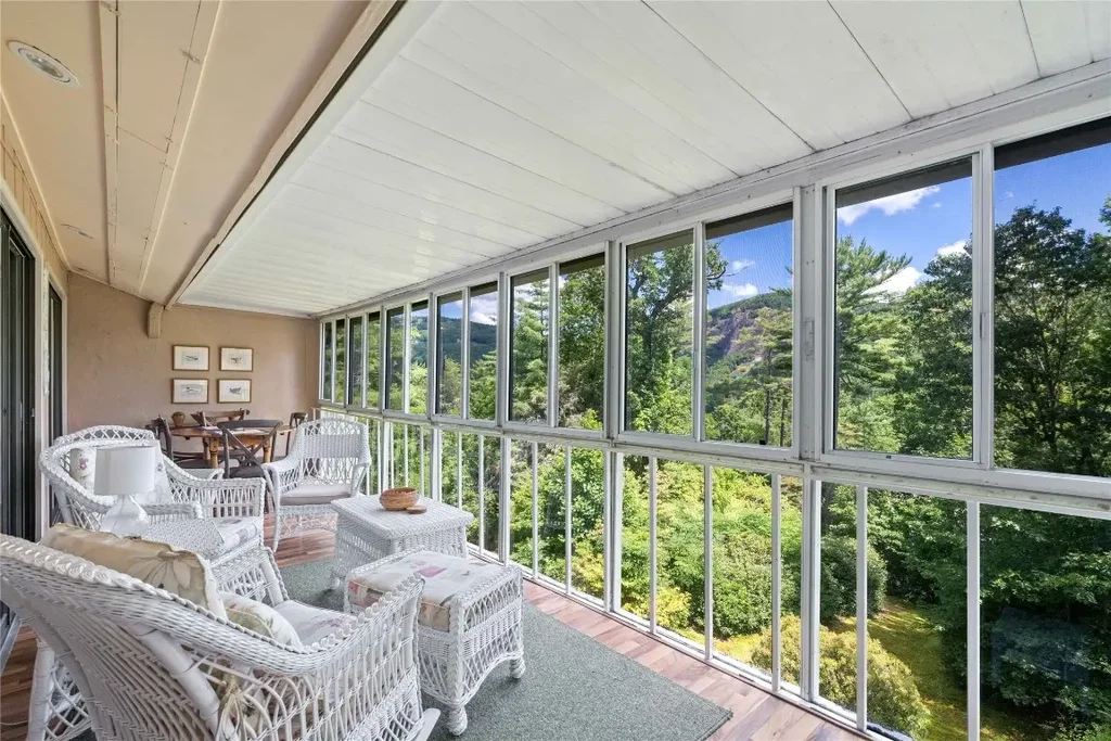 75 Holly Ridge 3b, Sapphire