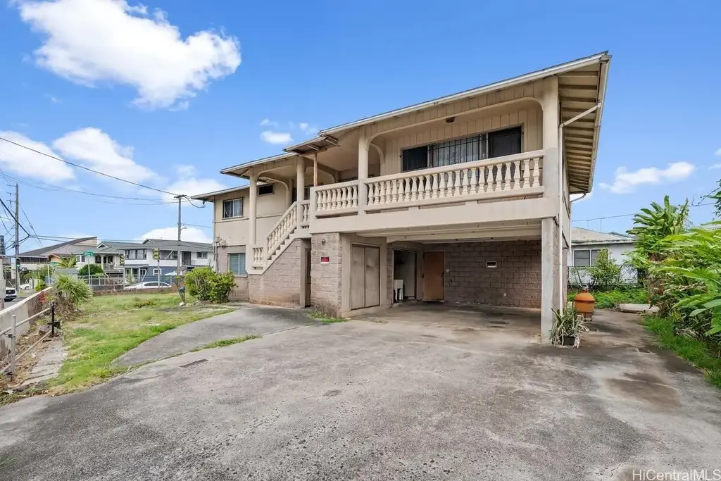 2548 N School Street, Honolulu