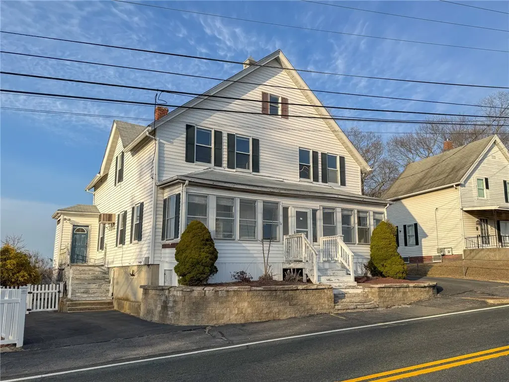 34 Smithfield Rd, Woonsocket