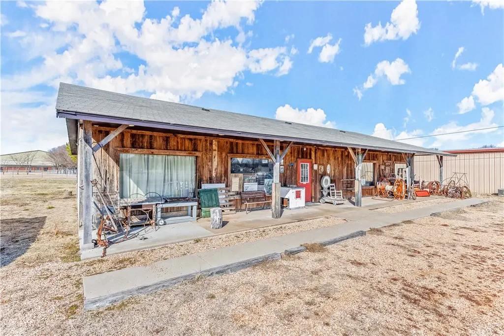 1004 N Bloomington Street, Lowell