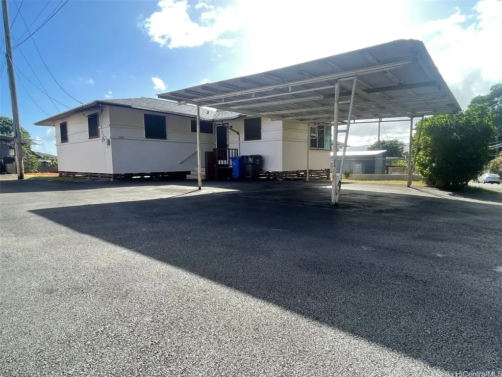 1363 California Avenue, Wahiawa
