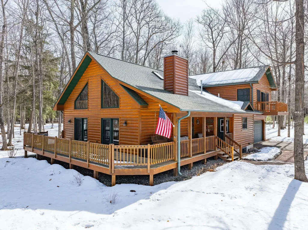 8250 Maplewood Ln # 16, Eagle River