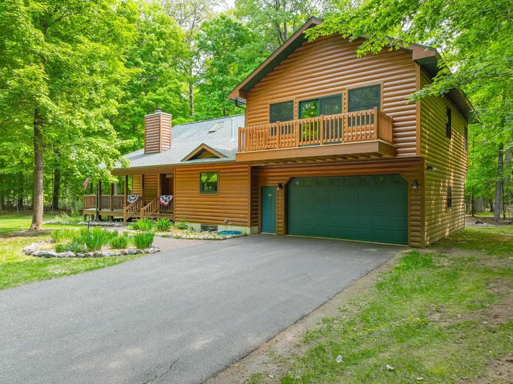 8250 Maplewood Ln # 16, Eagle River