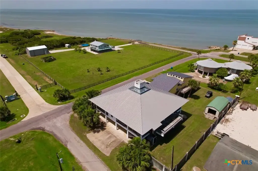 107 W Taylor Avenue, Port O'Connor