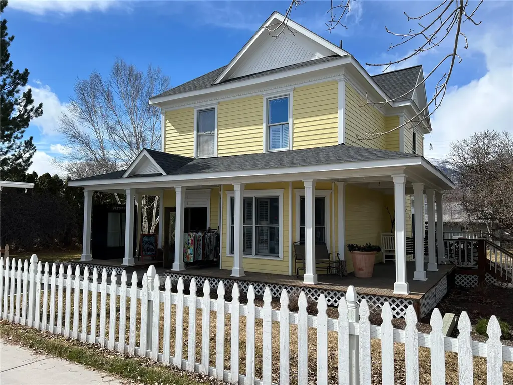327 Main Street, Stevensville