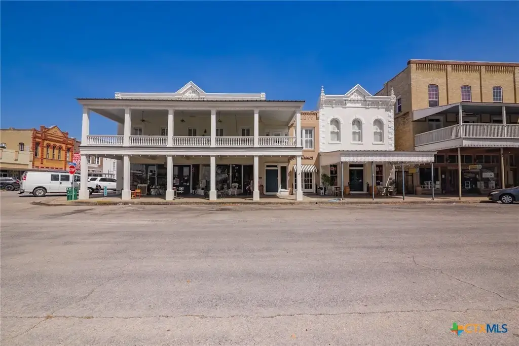 102-110 N Courthouse Square, Goliad