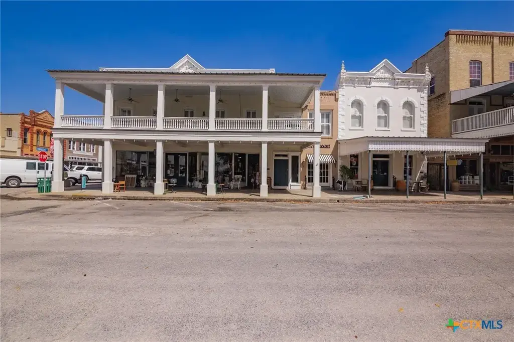 102-110 N Courthouse Square, Goliad