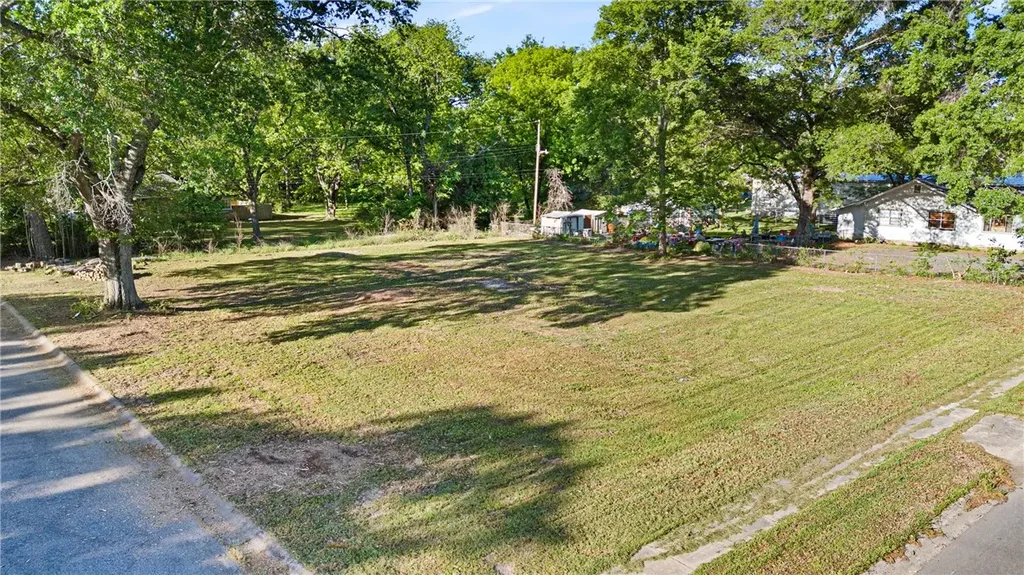 724 E Parkway Drive, Russellville