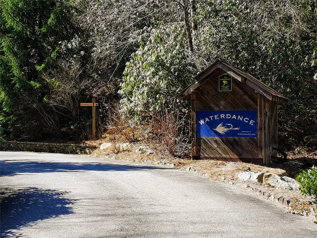 26,27b Mayfly Drive, Cullowhee