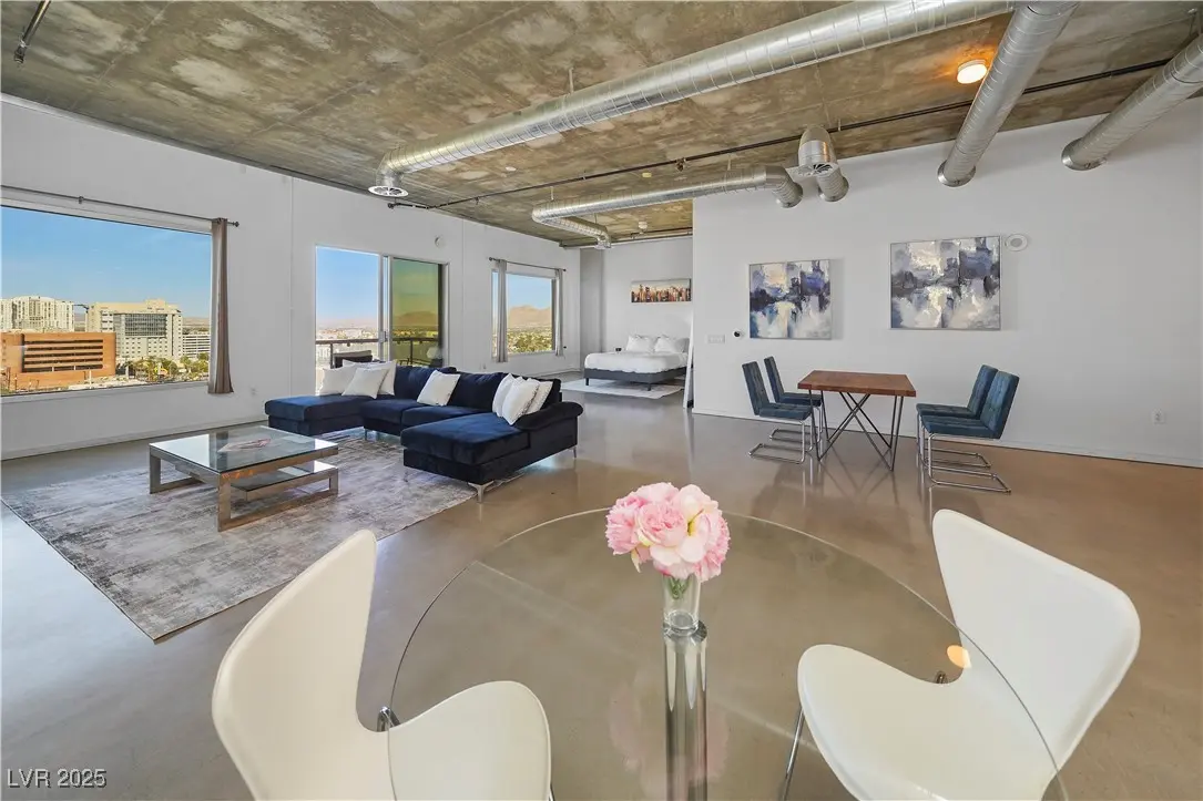 Photo of Listing #2668357