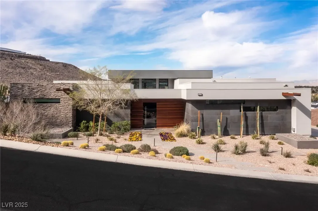 Photo of Listing #2667903