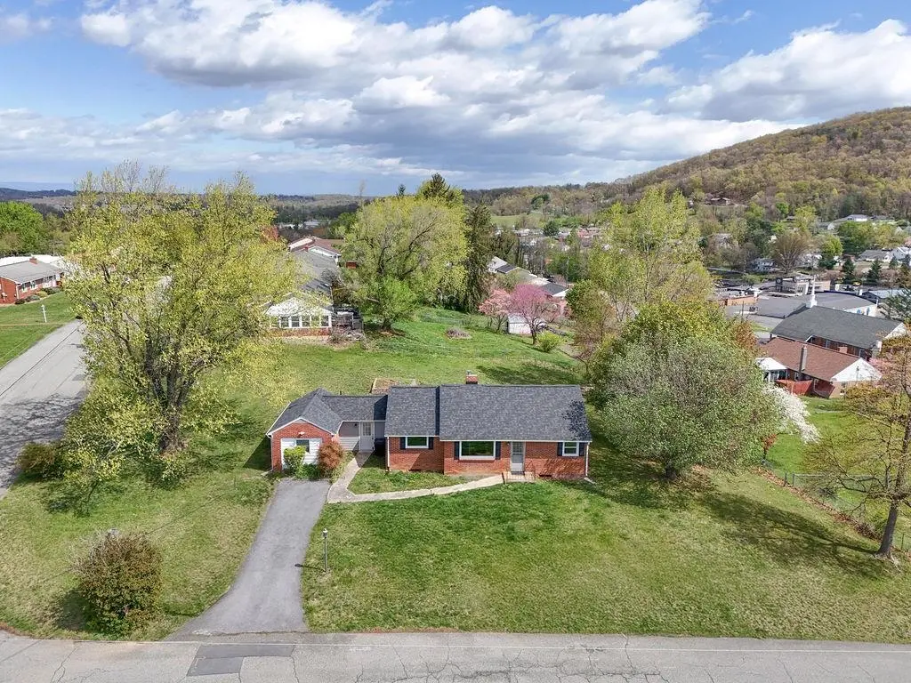 396 Linden Dr, Staunton