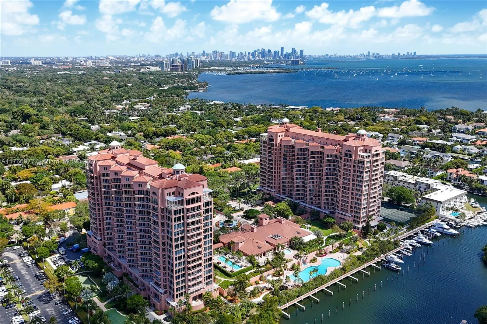 60 Edgewater Dr 5e, Coral Gables