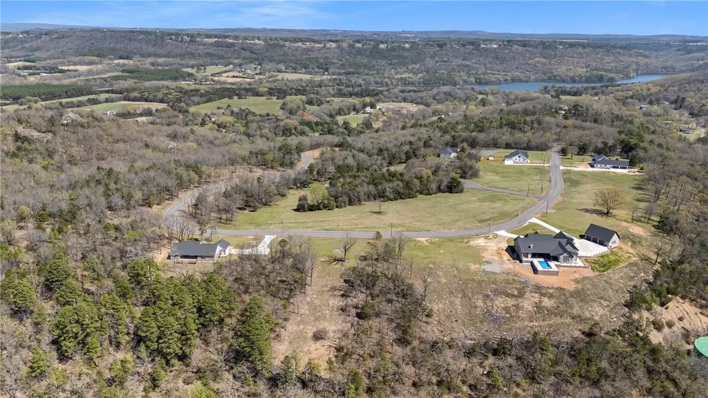 412 Apple Lane, Russellville