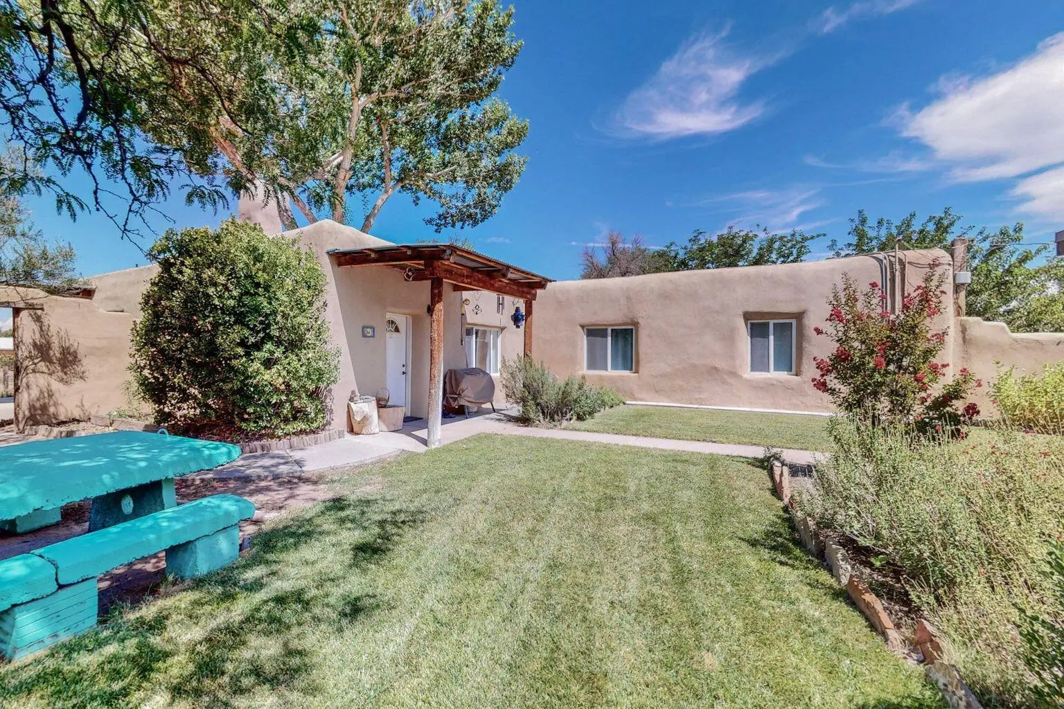 16 Bennet Road, Los Lunas