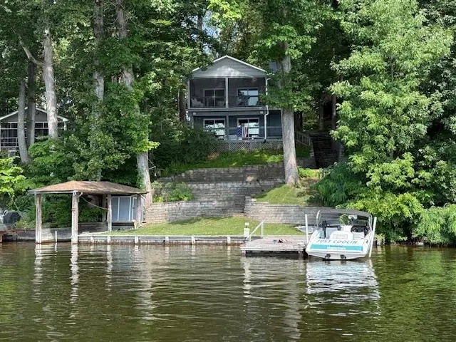 1249 Lakeshore Dr N, Louisa