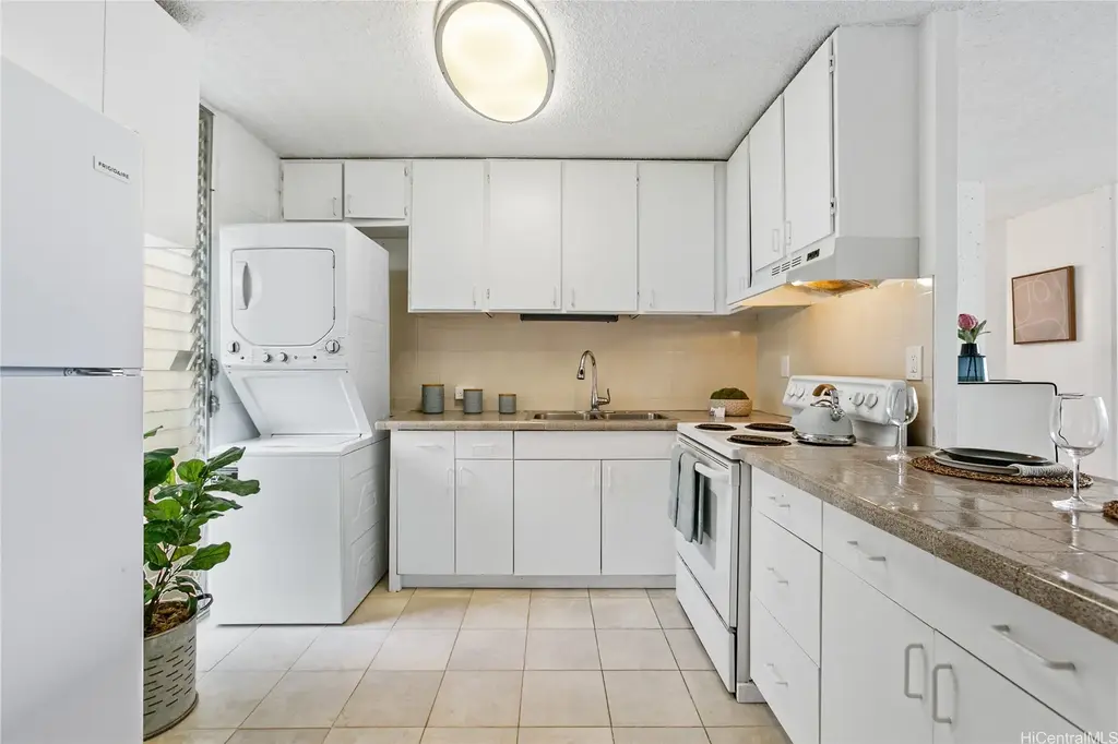 95-2043 Waikalani Place # A402, Mililani