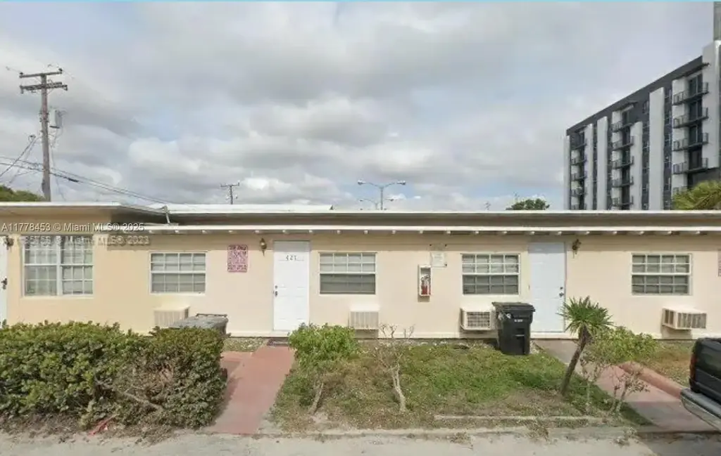 425 Ne 8th St, Fort Lauderdale