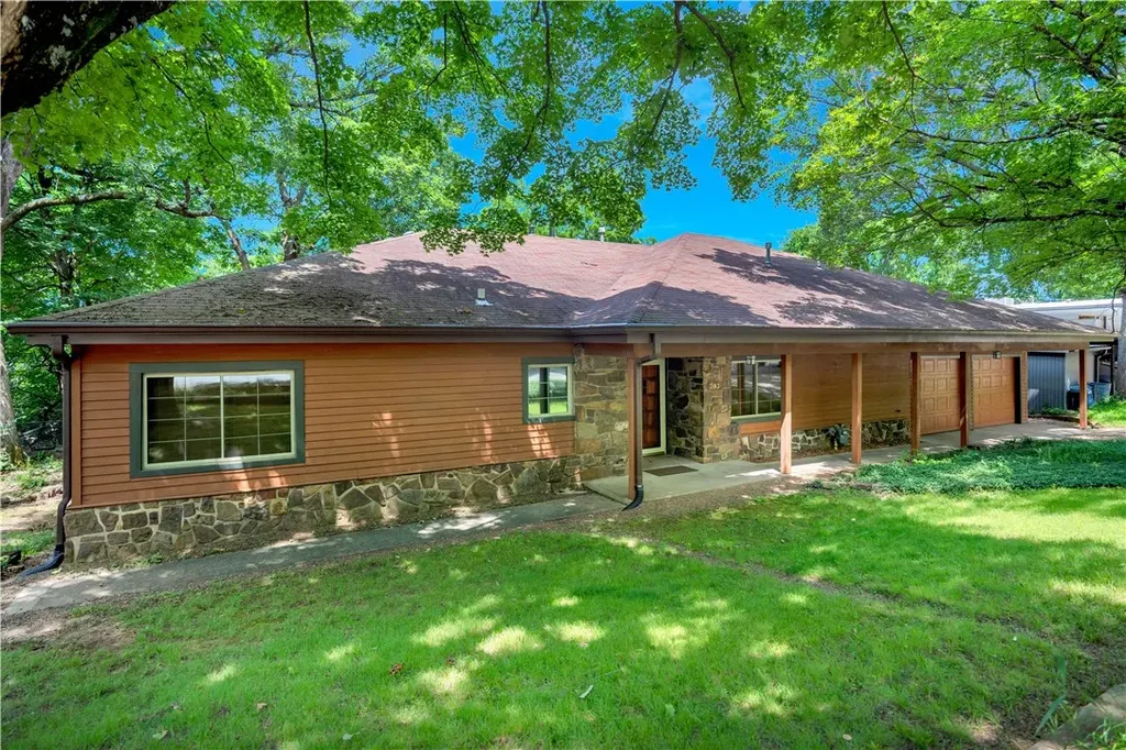 203 N Oklahoma Way, Fayetteville