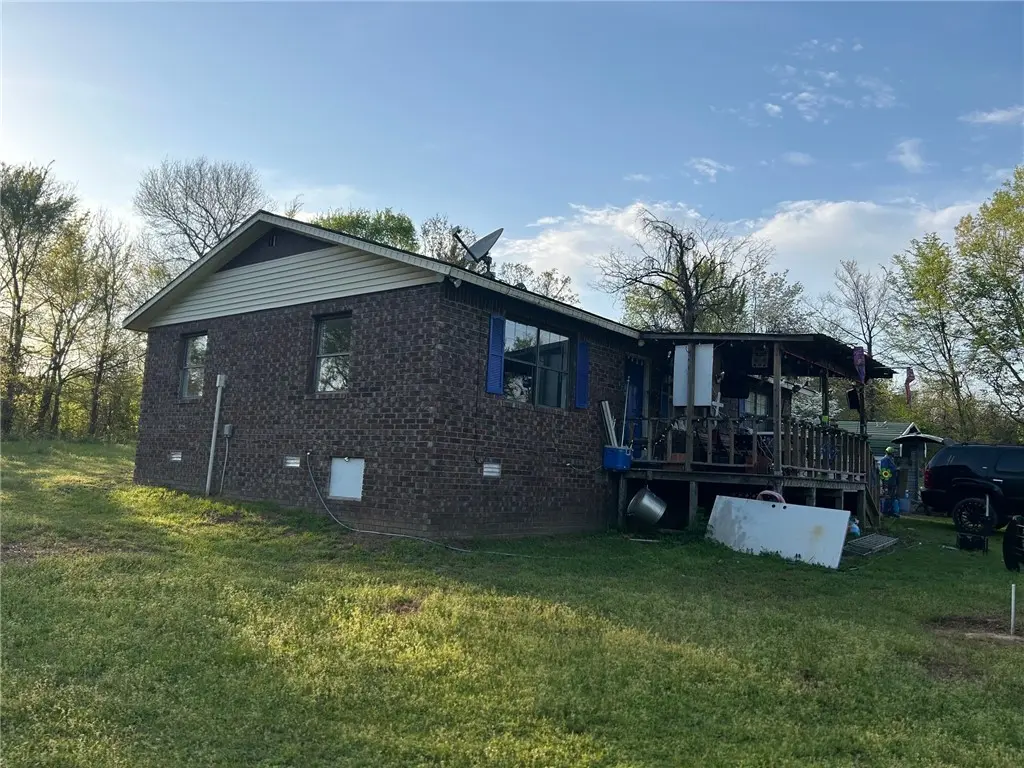 492 County Road 2251, Hartman