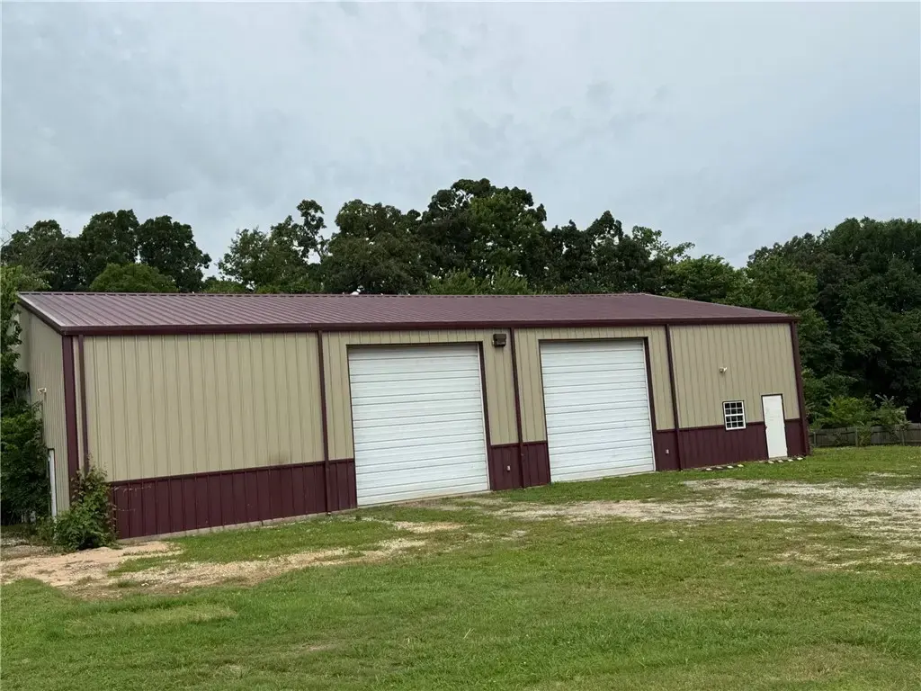 12331 Three Elms Road, Farmington