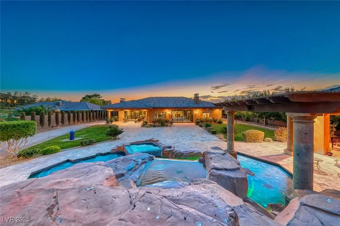 Photo of Listing #2674427