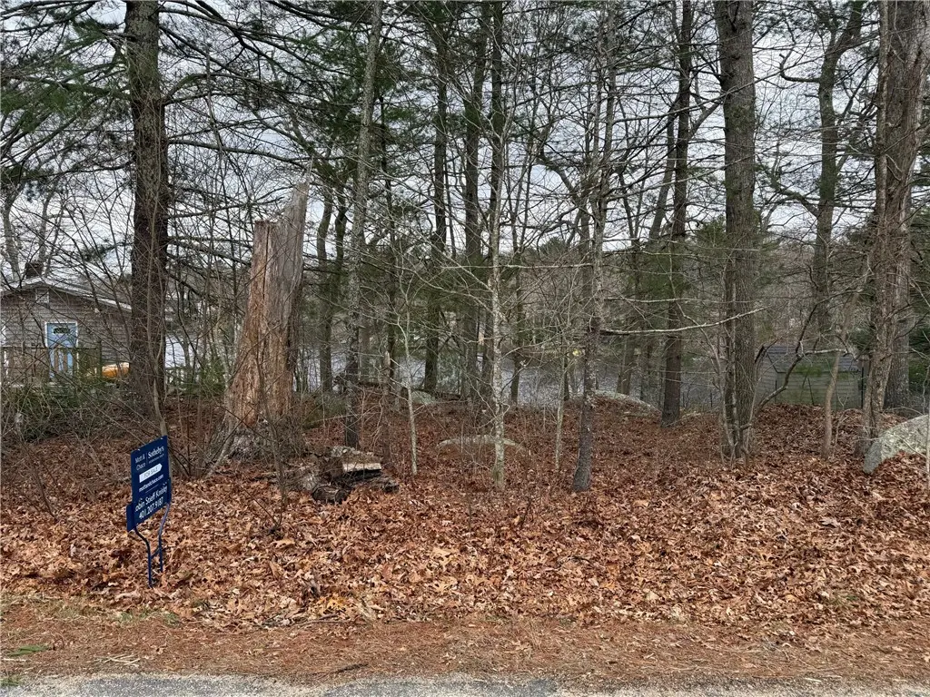 East Shore Dr, Exeter