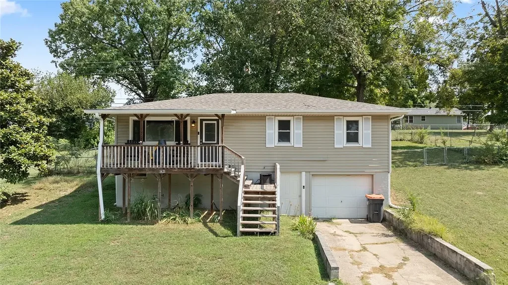 1421 Oakhill Drive, Cassville