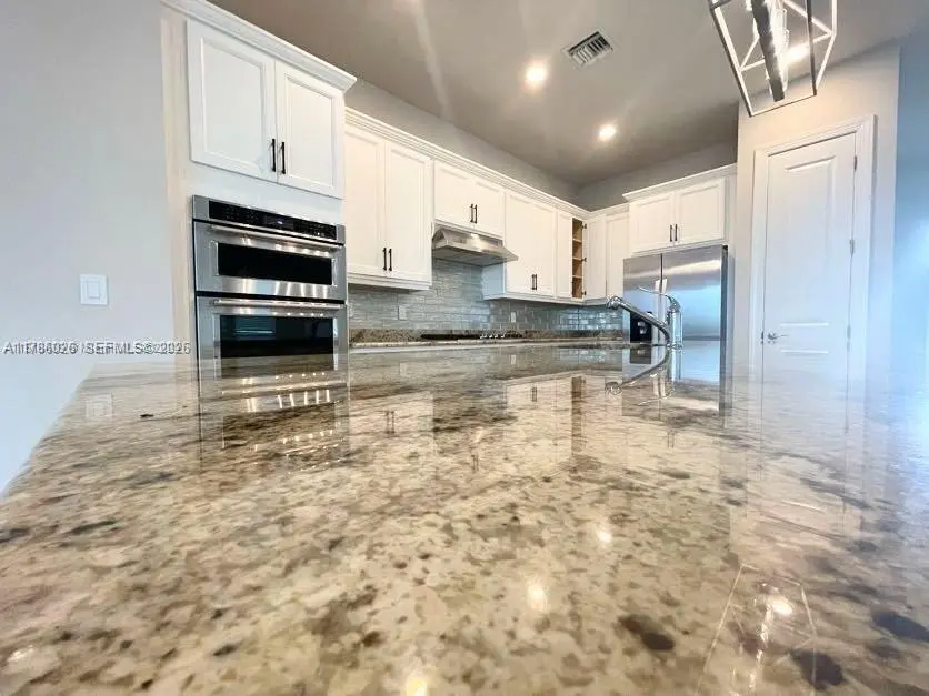 Photo of Listing #A11786026