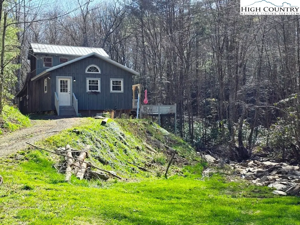 115 Little Horse Path, Lansing