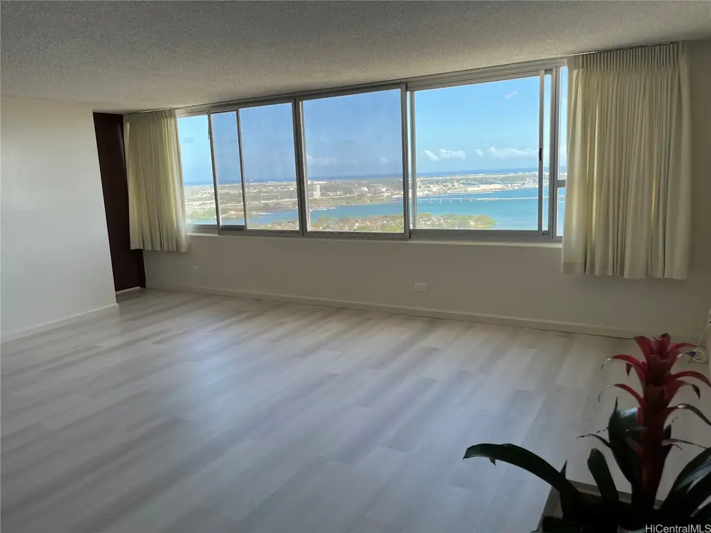 98-288 Kaonohi Street # 3802, Aiea