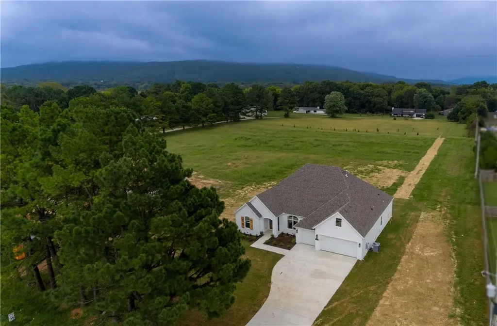 11939 Clyde Carnes Road, Farmington