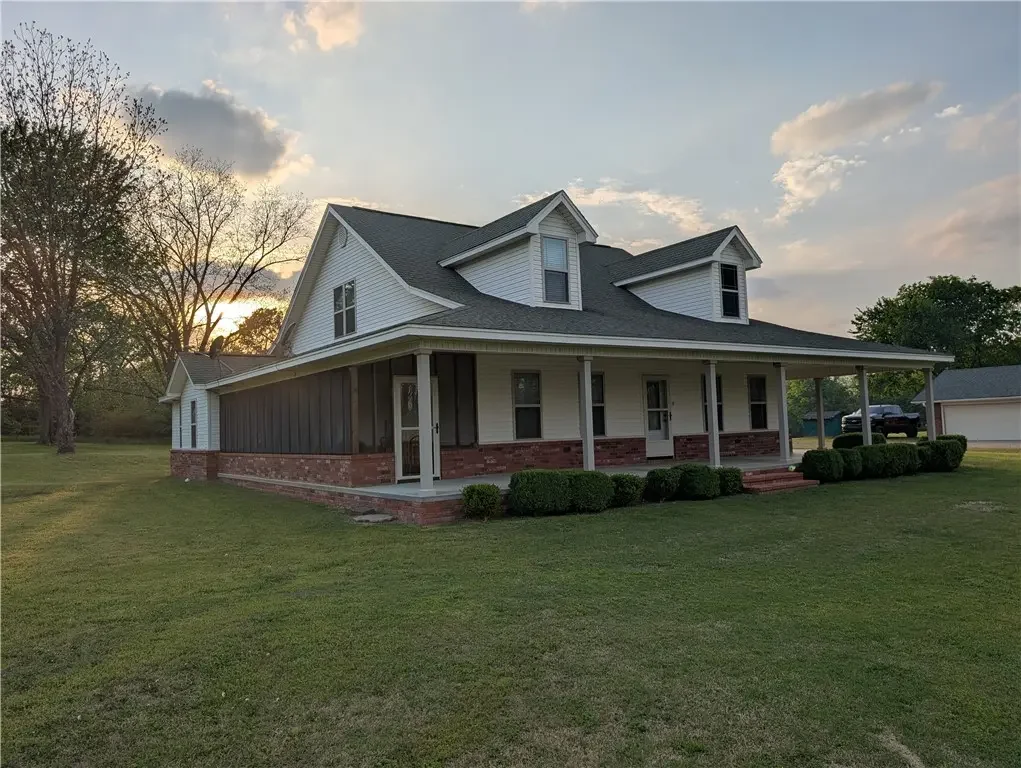 1385 Old Airport Road, Paris