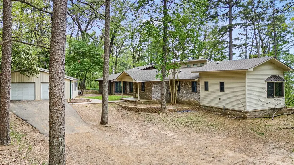 907 Smoke Tree Road, Dover