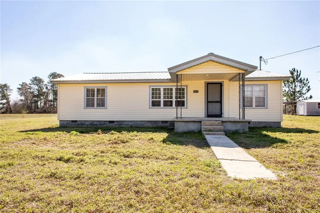 4263 N River Road, Waycross