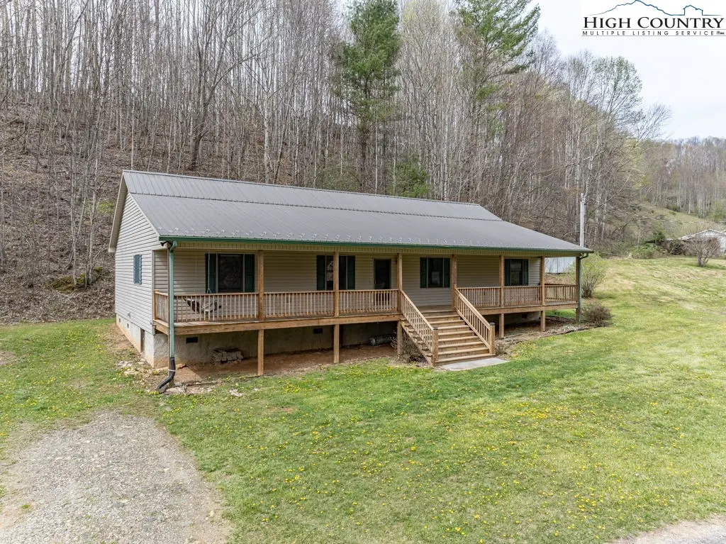 621 Trivette Hollow Road, Creston