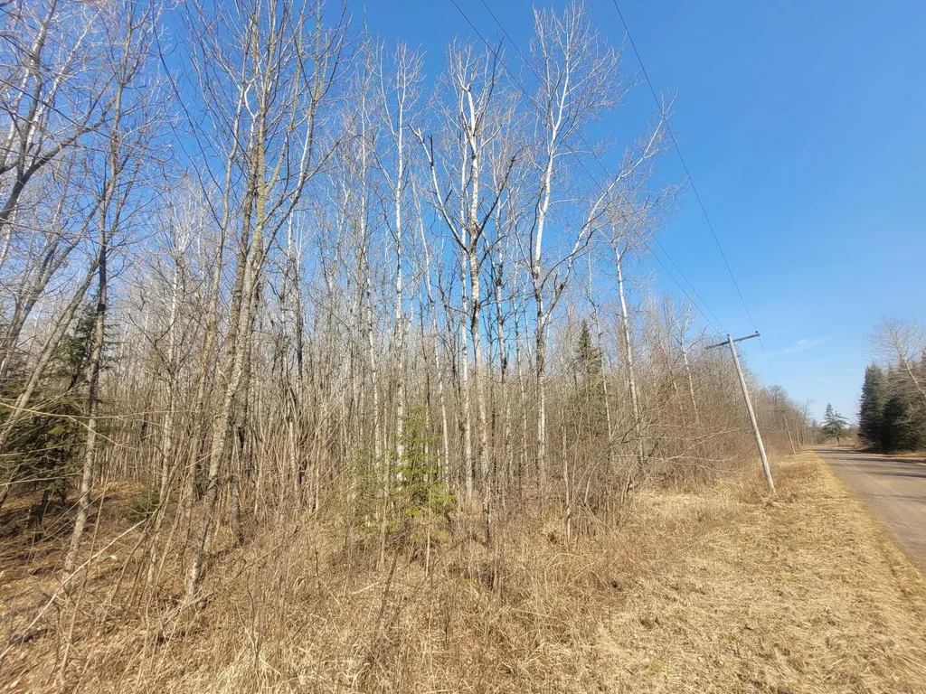 On Cemetery Rd, Loretta