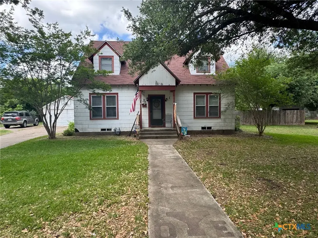 708 East 10th, Cameron
