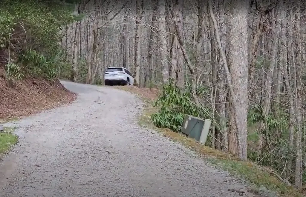 Falls Road, Scaly Mountain