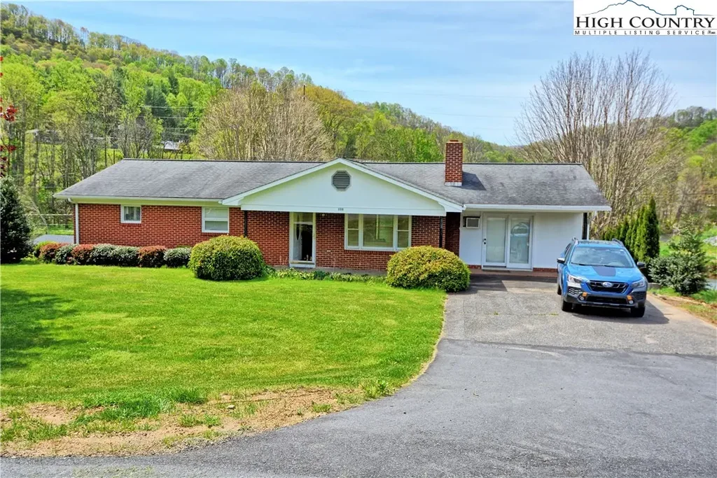 116 River Drive, Warrensville