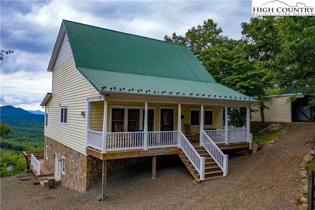 1053 Rich Hill Mountain Road, Glade Valley