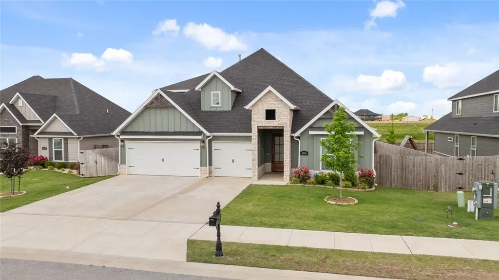 1160 Silver Maple Street, Centerton